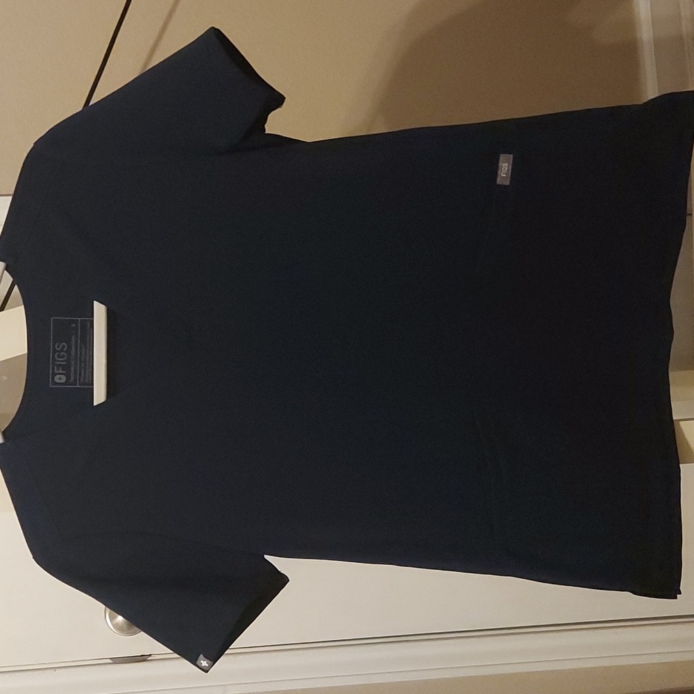 Figs scrub top navy